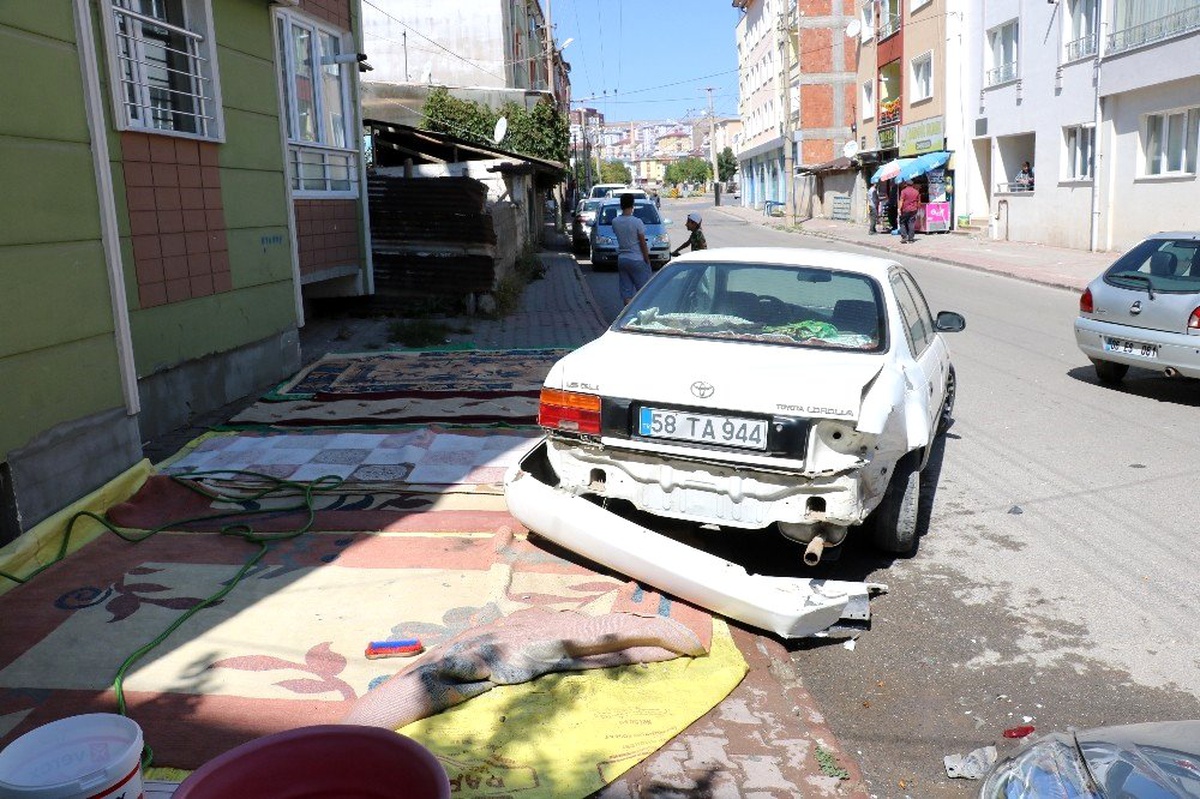 15 yaşındaki sürücü ortalığı birbirine kattı: 1 yaralı