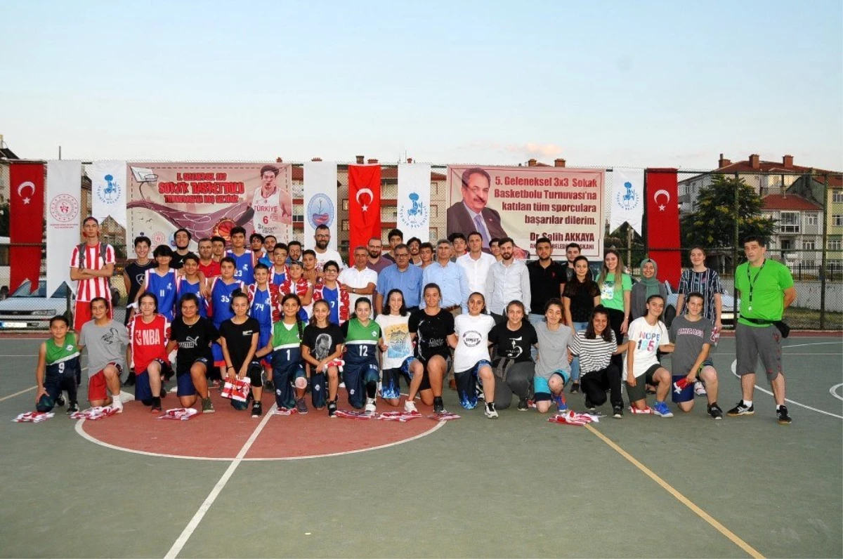 Akşehir\'de Sokak Basketbolu Turnuvası sona erdi