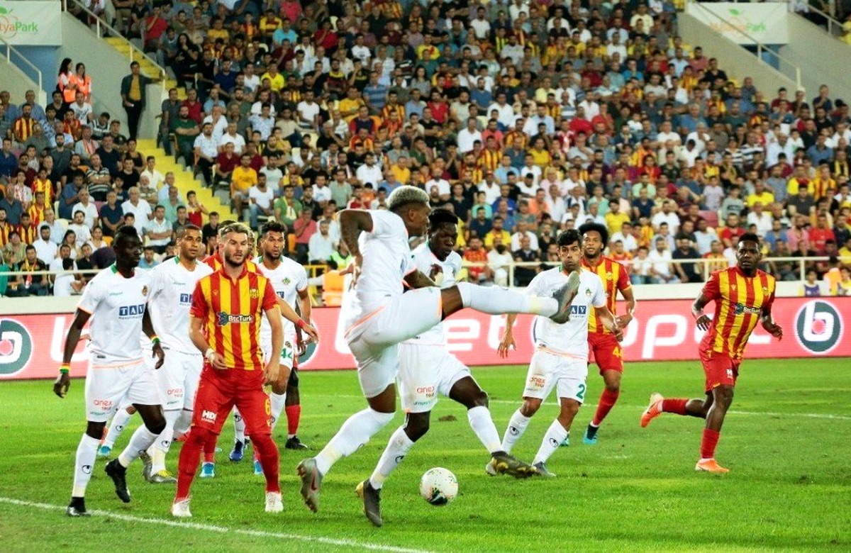 BTC Türk Yeni Malatyaspor: 0 - Alanyaspor: 3 (ilk yarı)