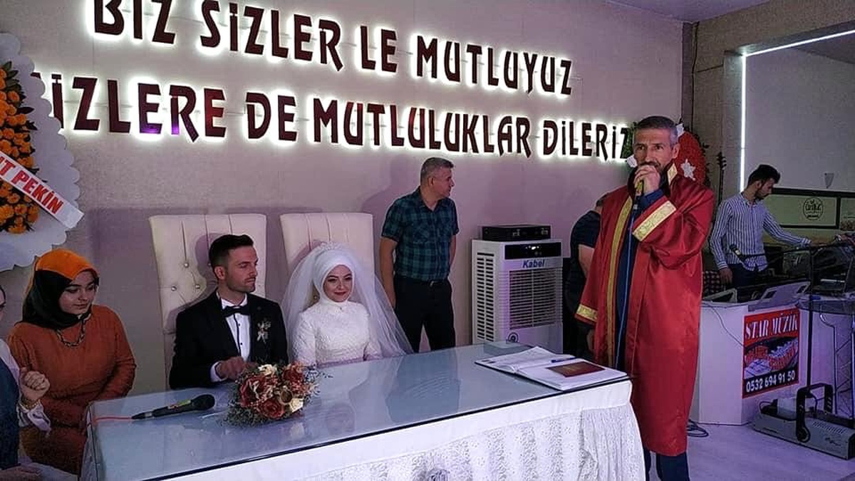 Bu kez kendi oğlunun nikahını kıydı