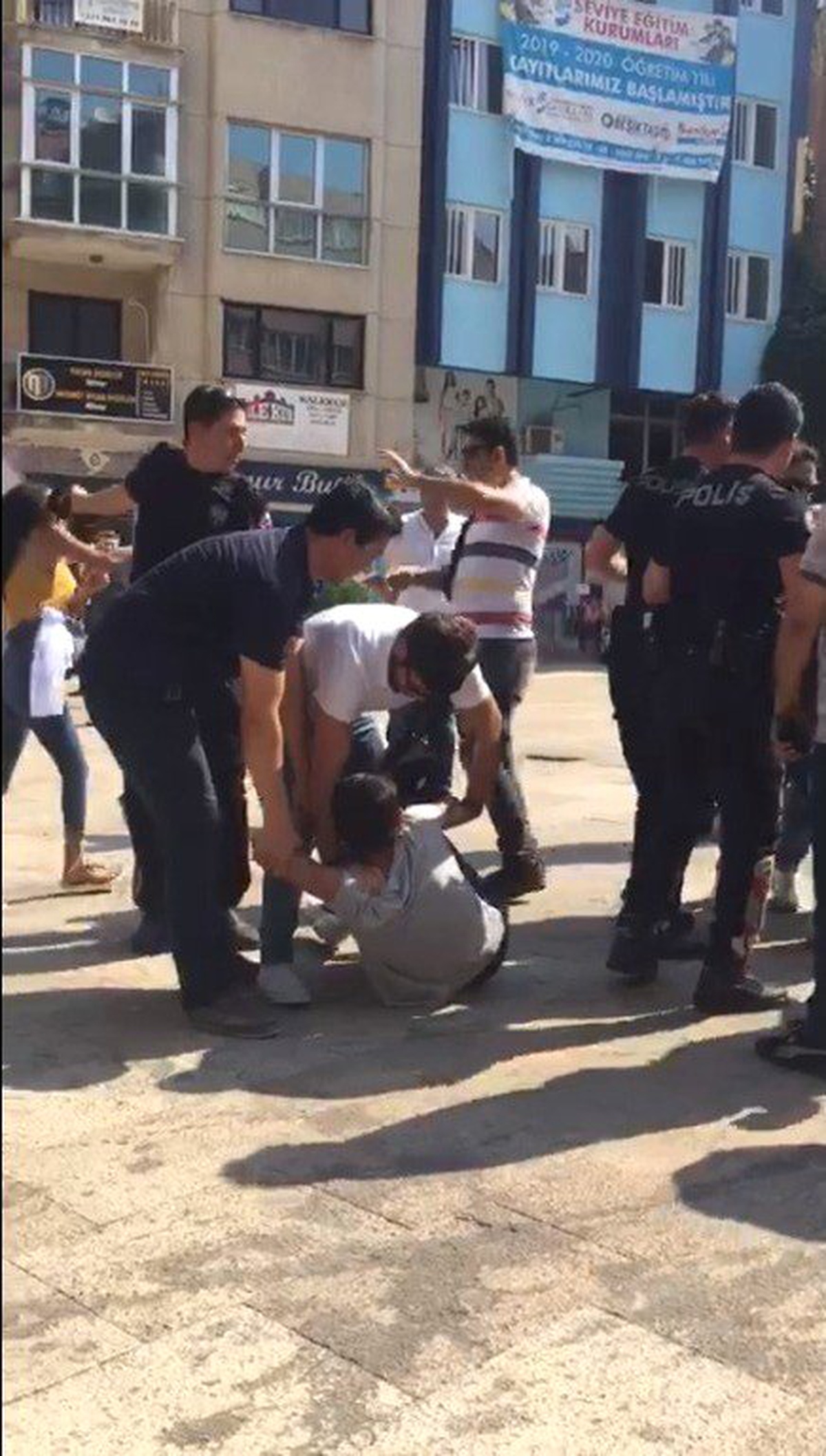 Denizli\'de kimlik göstermeyen şahıslar gözaltına alındı