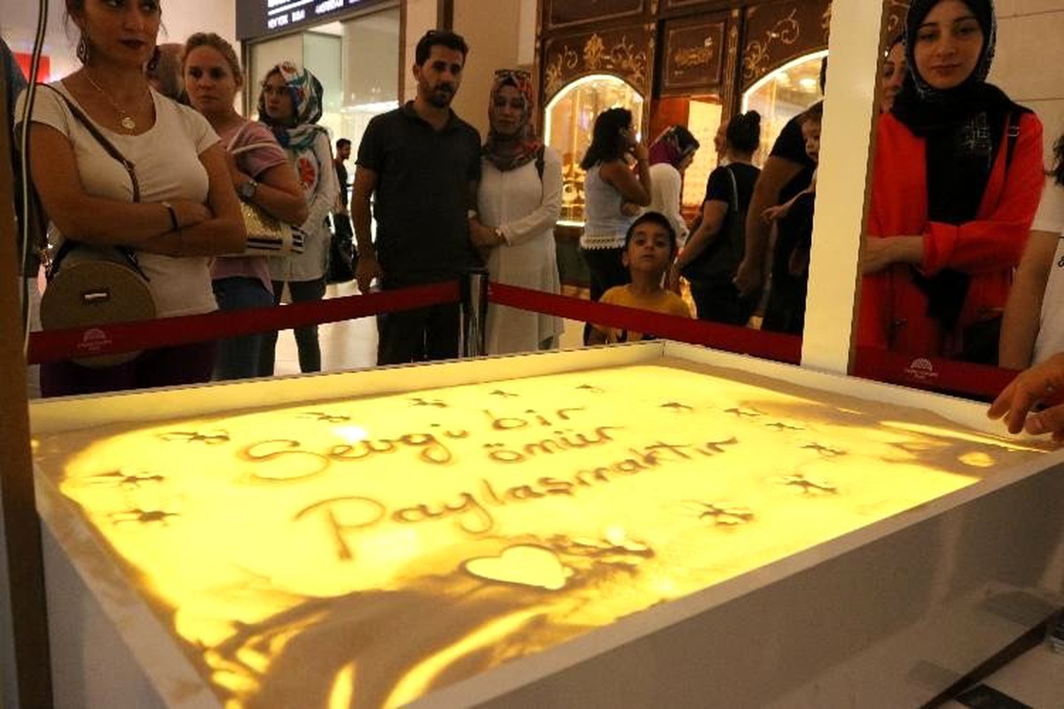 (Düzeltme) Gençlerden kum saati etkinliği