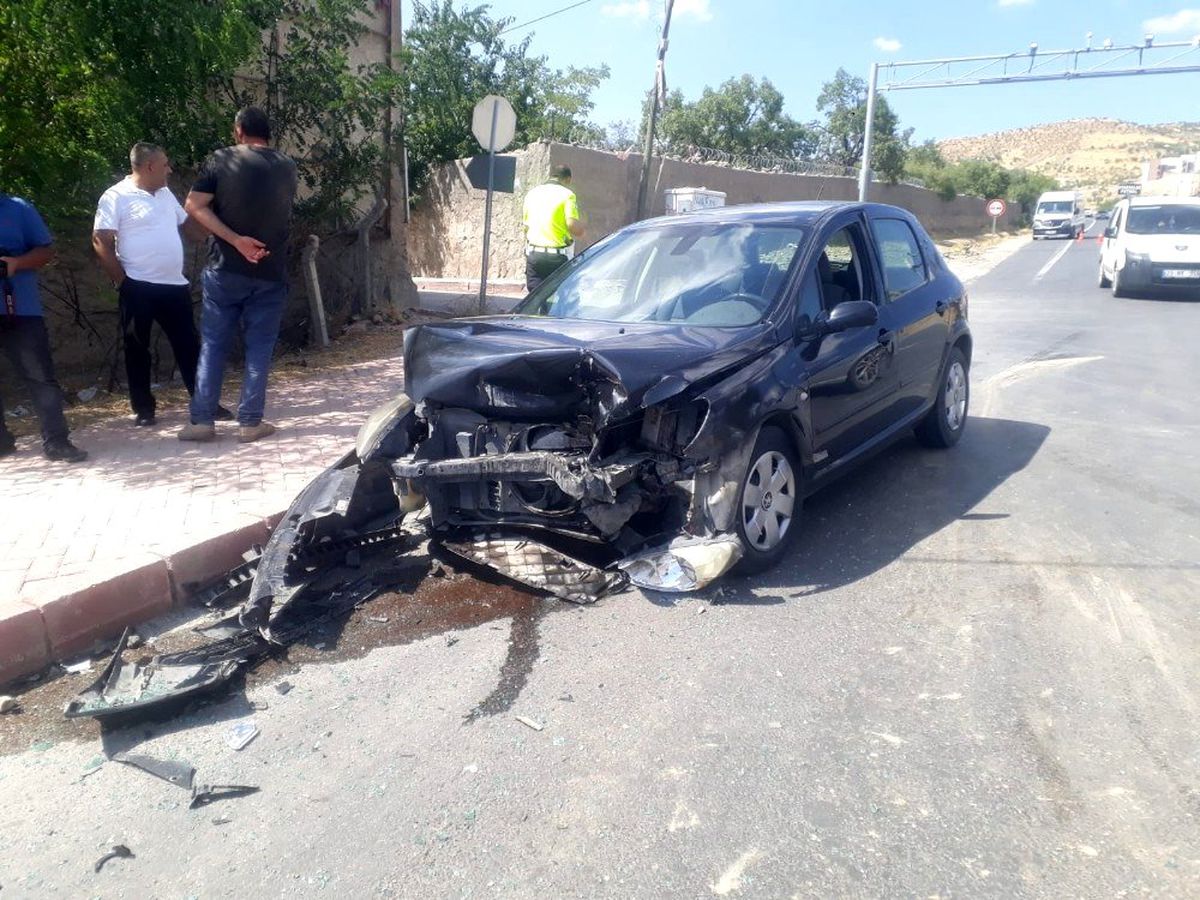 Elazığ\'da trafik kazası: 4 yaralı