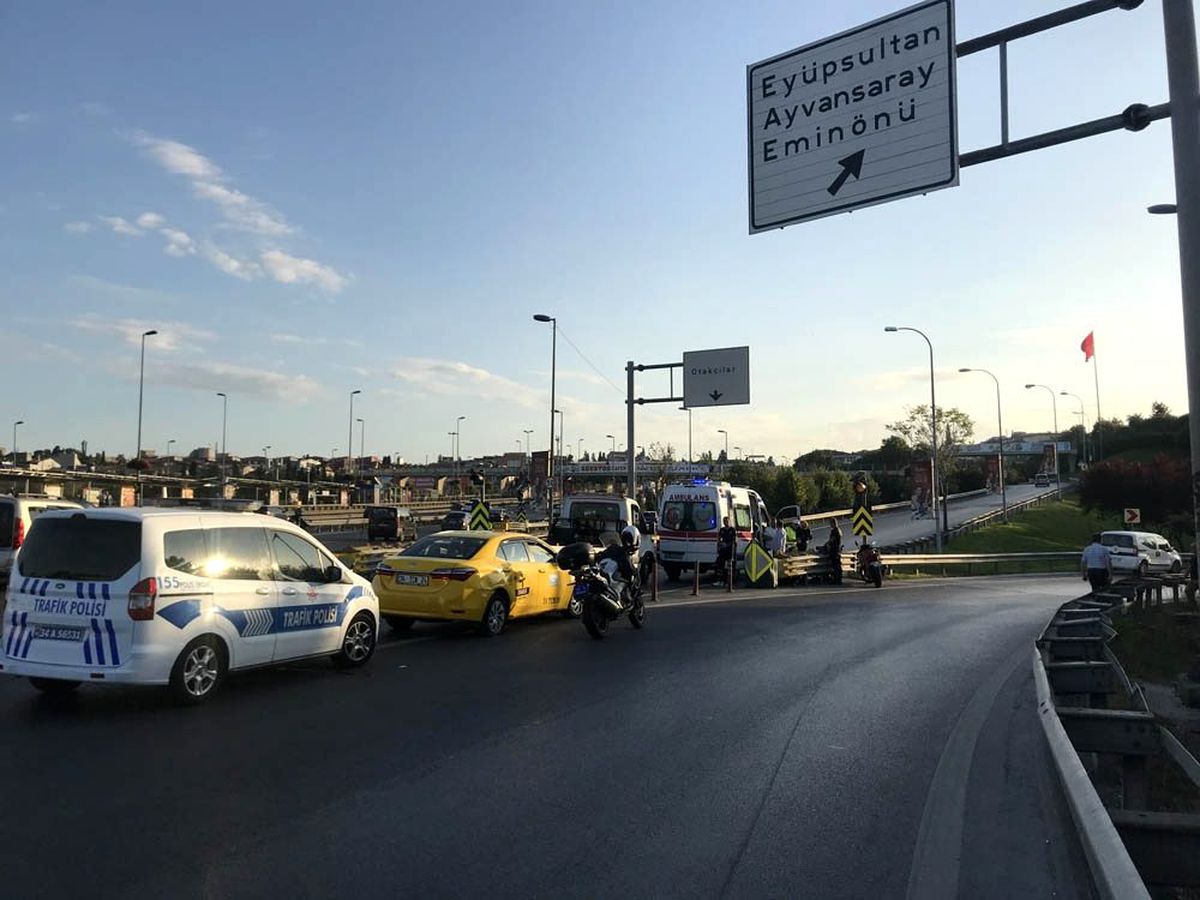 Eyüpsultan\'da motosiklet kazası: 2 yaralı