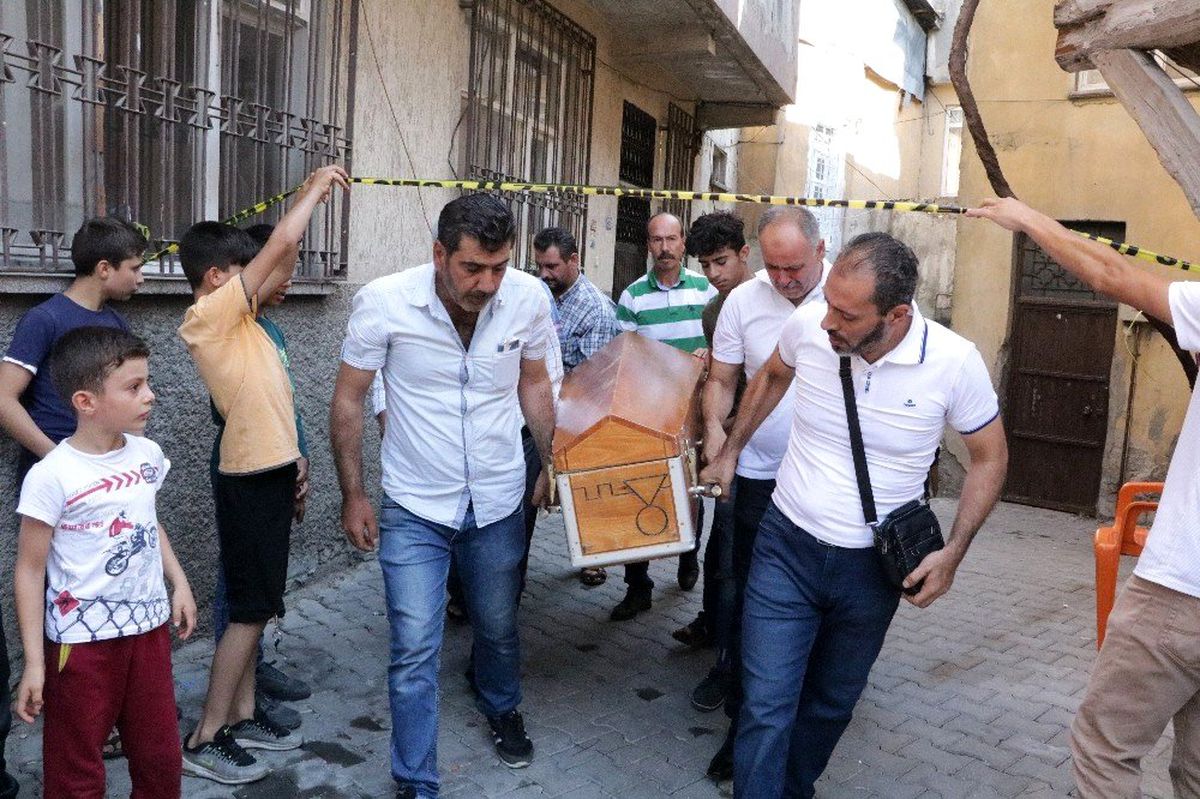 Gider borusunu tamir ederken düşüp öldü