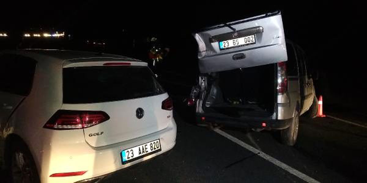 Hafif ticari araç ile otomobil çarpıştı : 5 yaralı