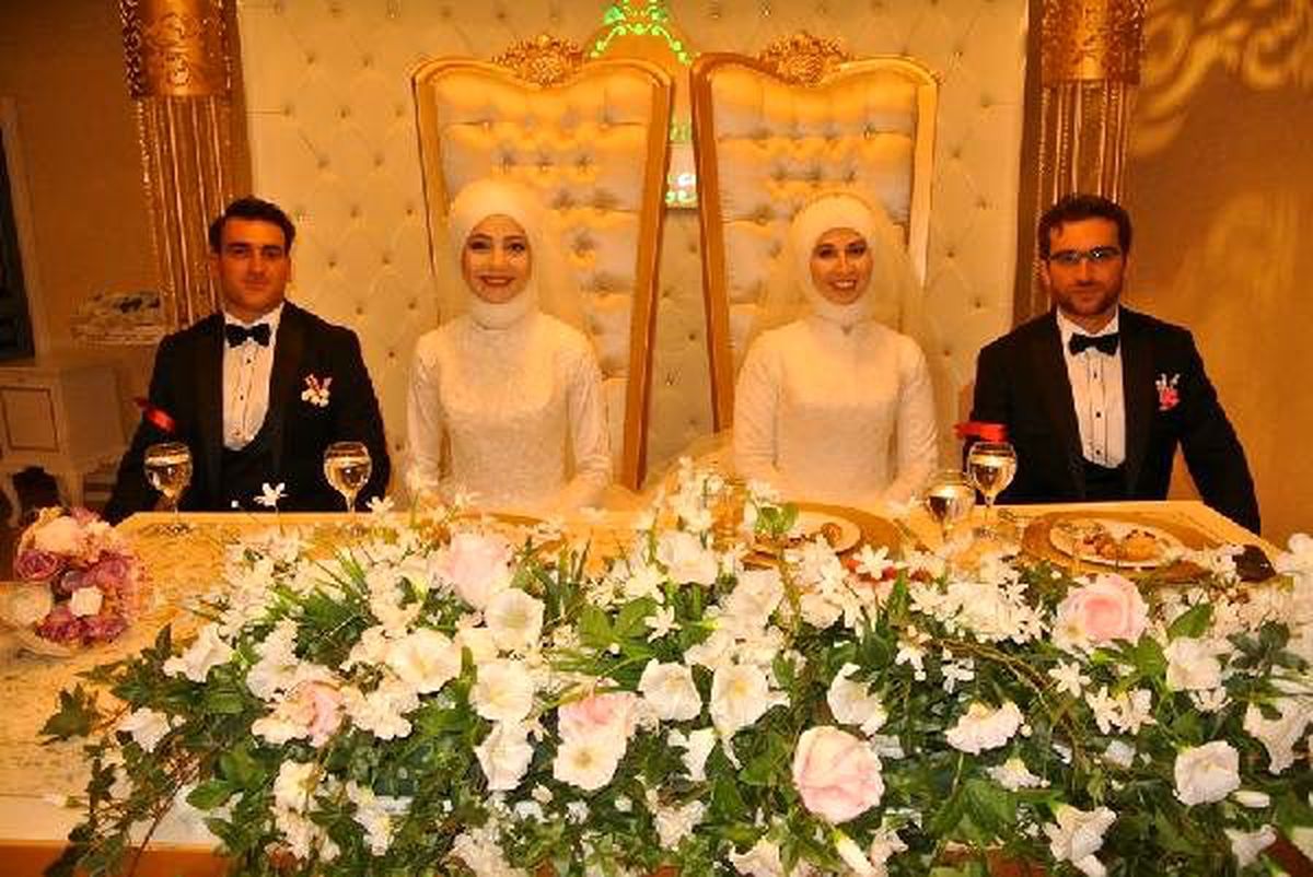 İki kardeş aynı düğünde evlendi