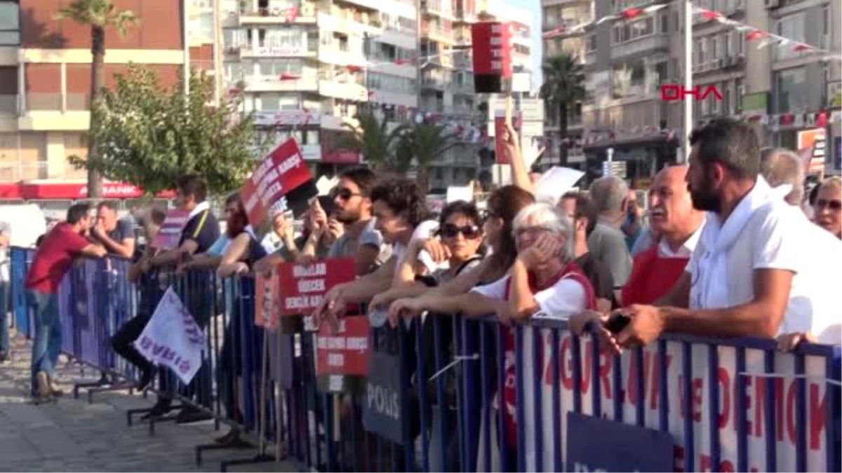 İzmir\'de 1 eylül dünya barış günü nedeniyle miting düzenlendi
