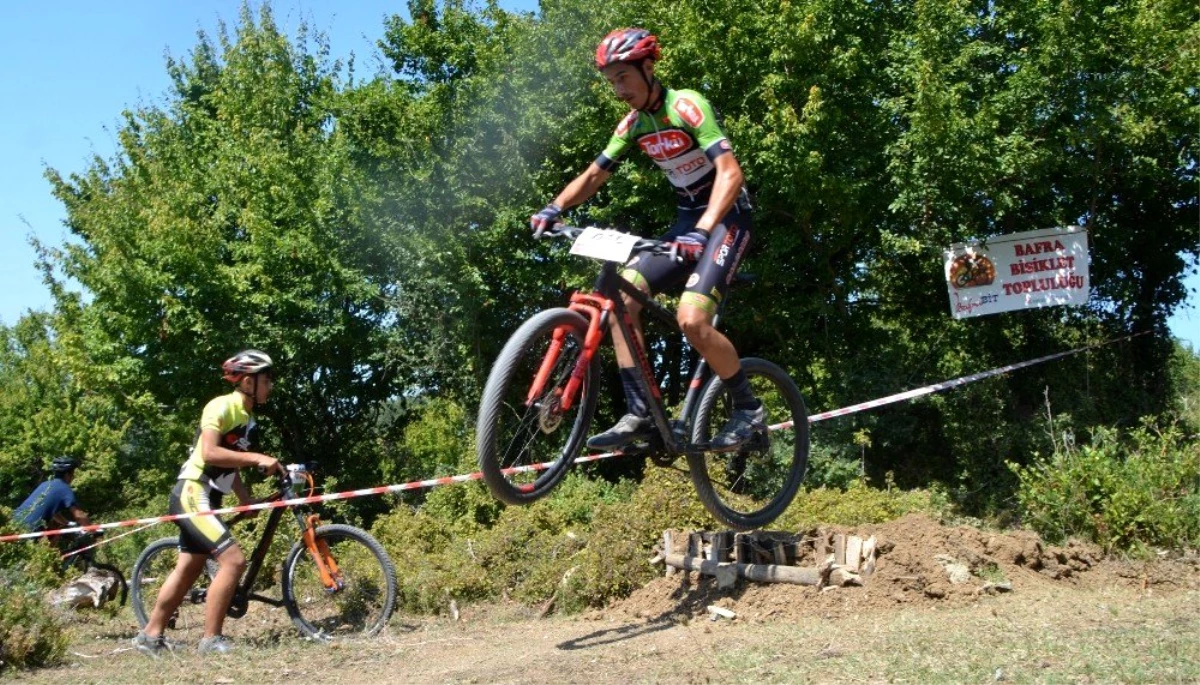 Karadede Panayırında dağ bisikleti yarışması