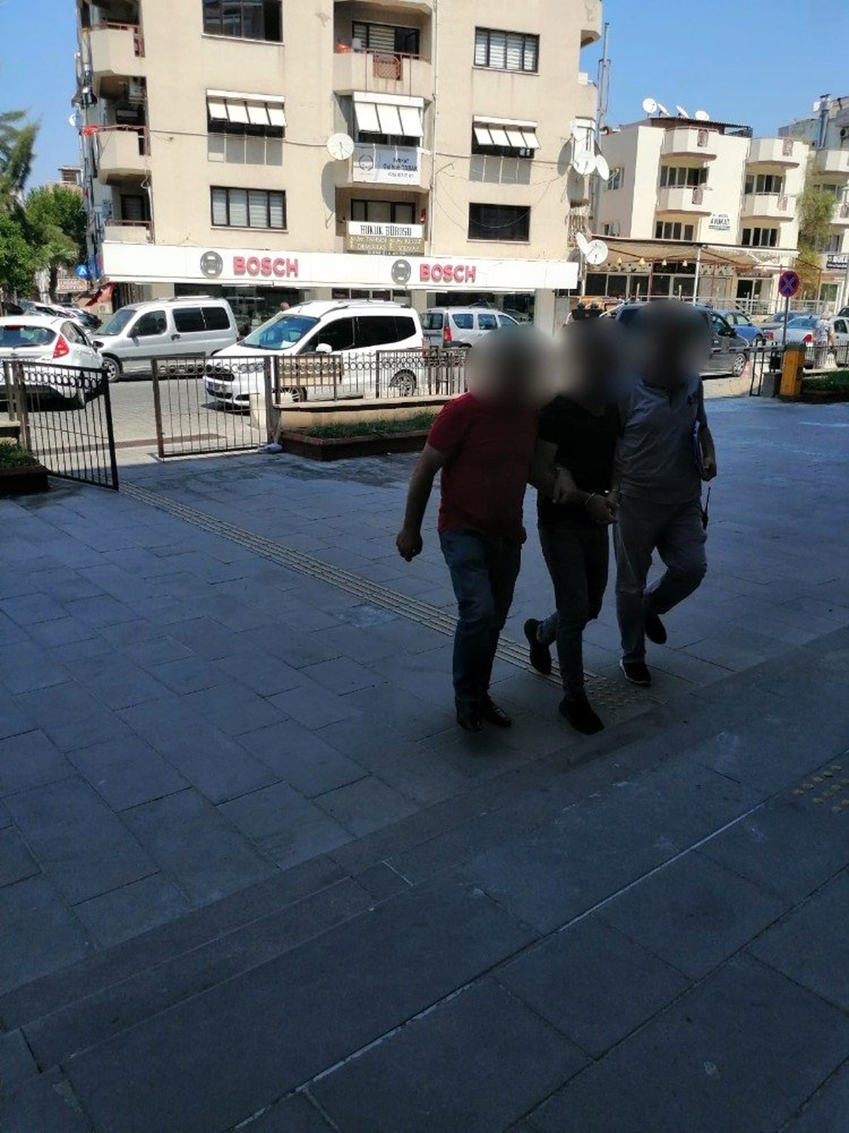Kuşadası\'nda yazlık evlere dadanan hırsızlık şüphelisi yakalandı