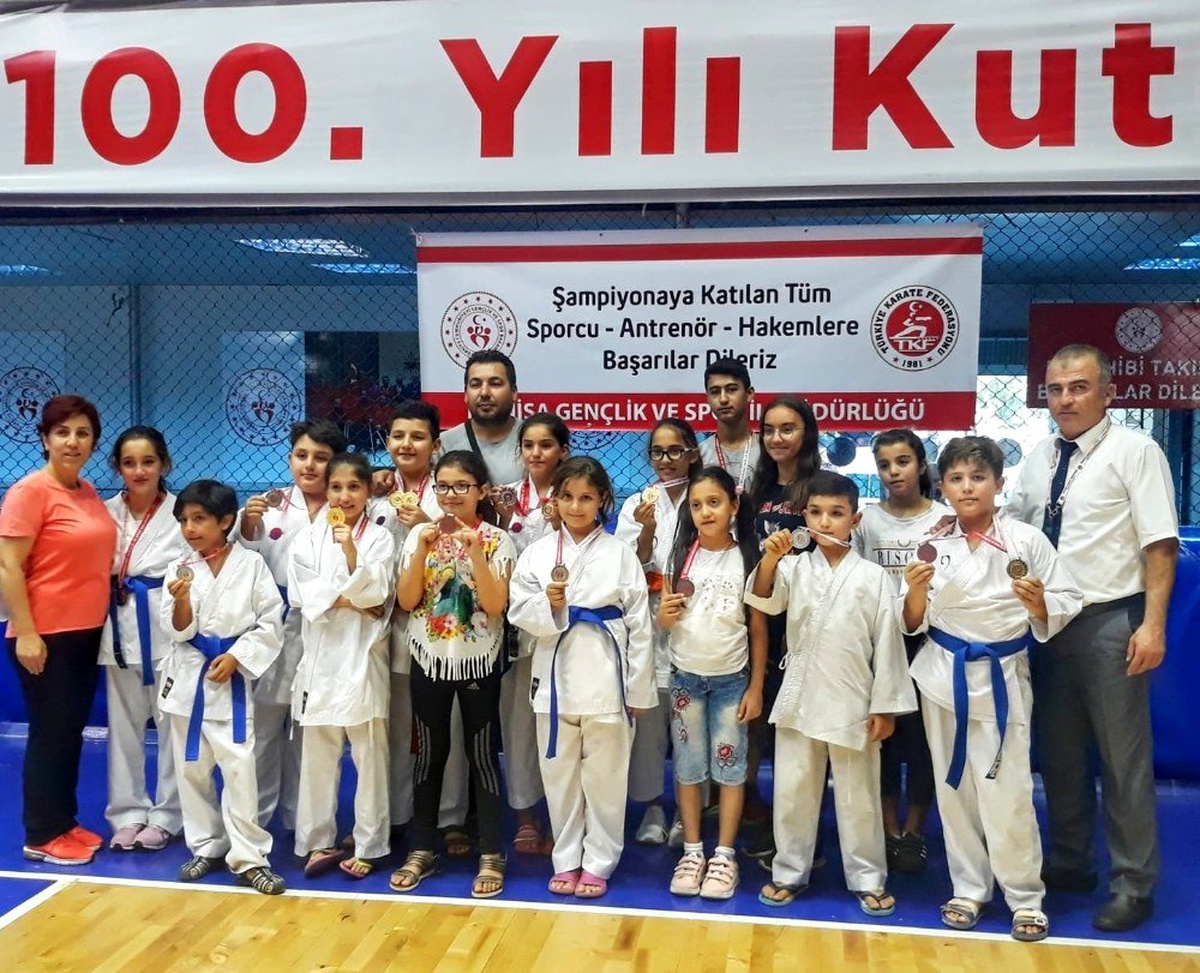 Minik Kaan\'dan Foça\'ya zafer kupası