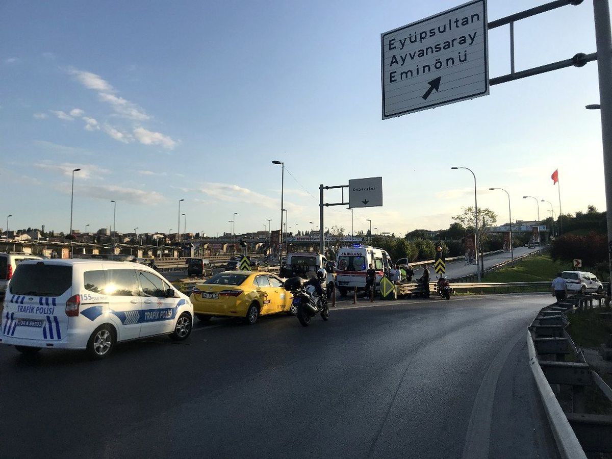 (Özel) Eyüpsultan\'da motosiklet kazası: 2 yaralı