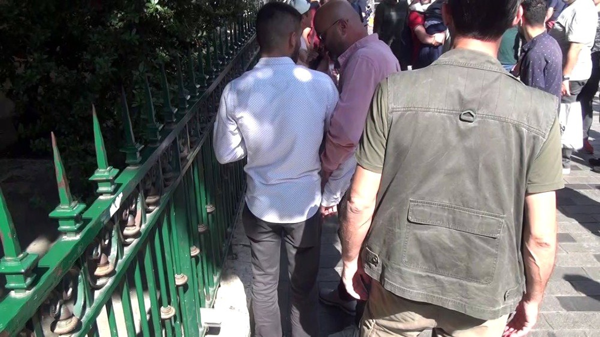 (Özel) İstiklal Caddesi\'nde Filistinli kadının cep telefonunu çalan hırsız yakalandı