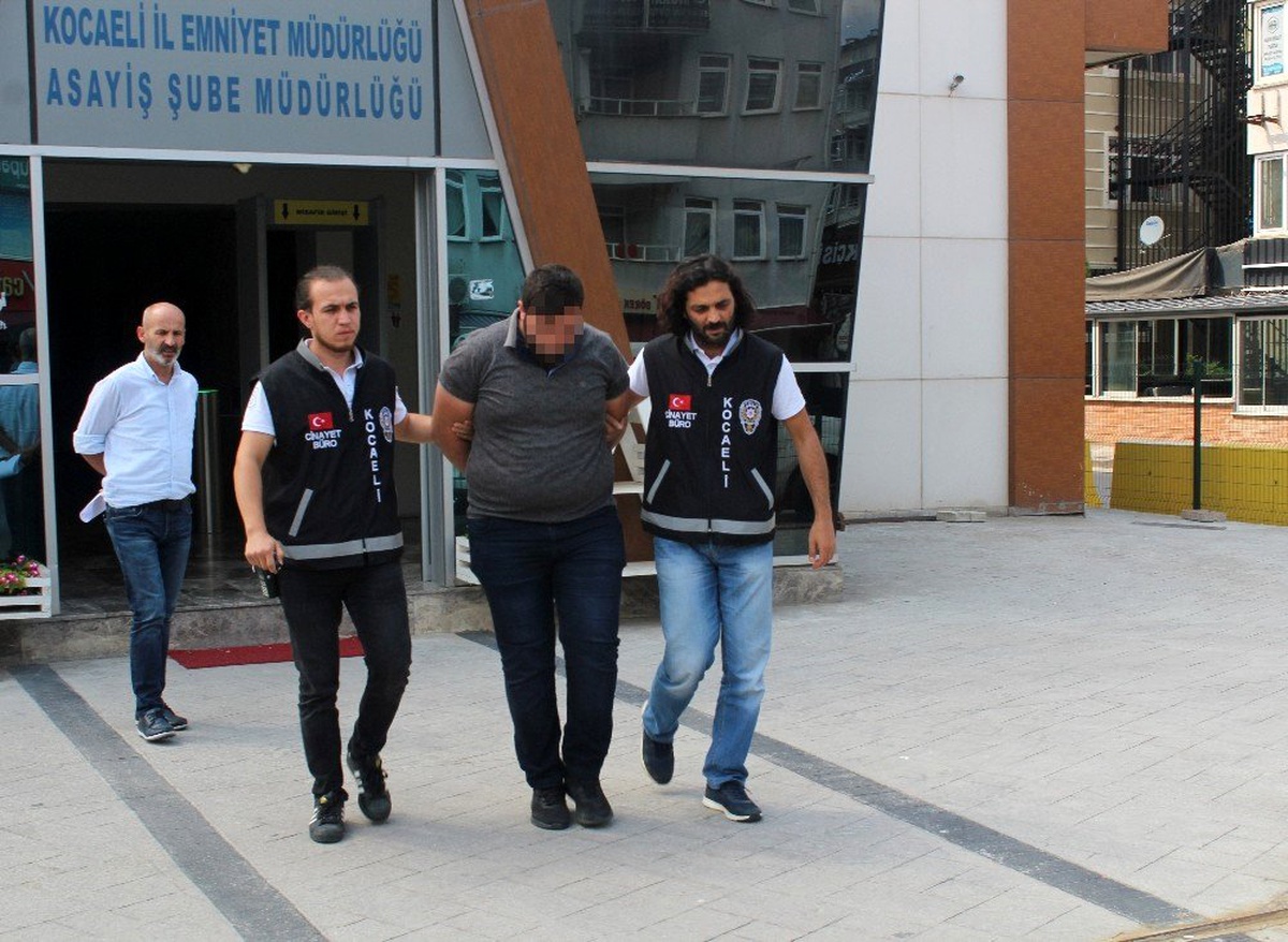 Tartıştıkları şahsı bıçaklayarak öldürdükleri iddia edilen 3 kişi tutuklandı