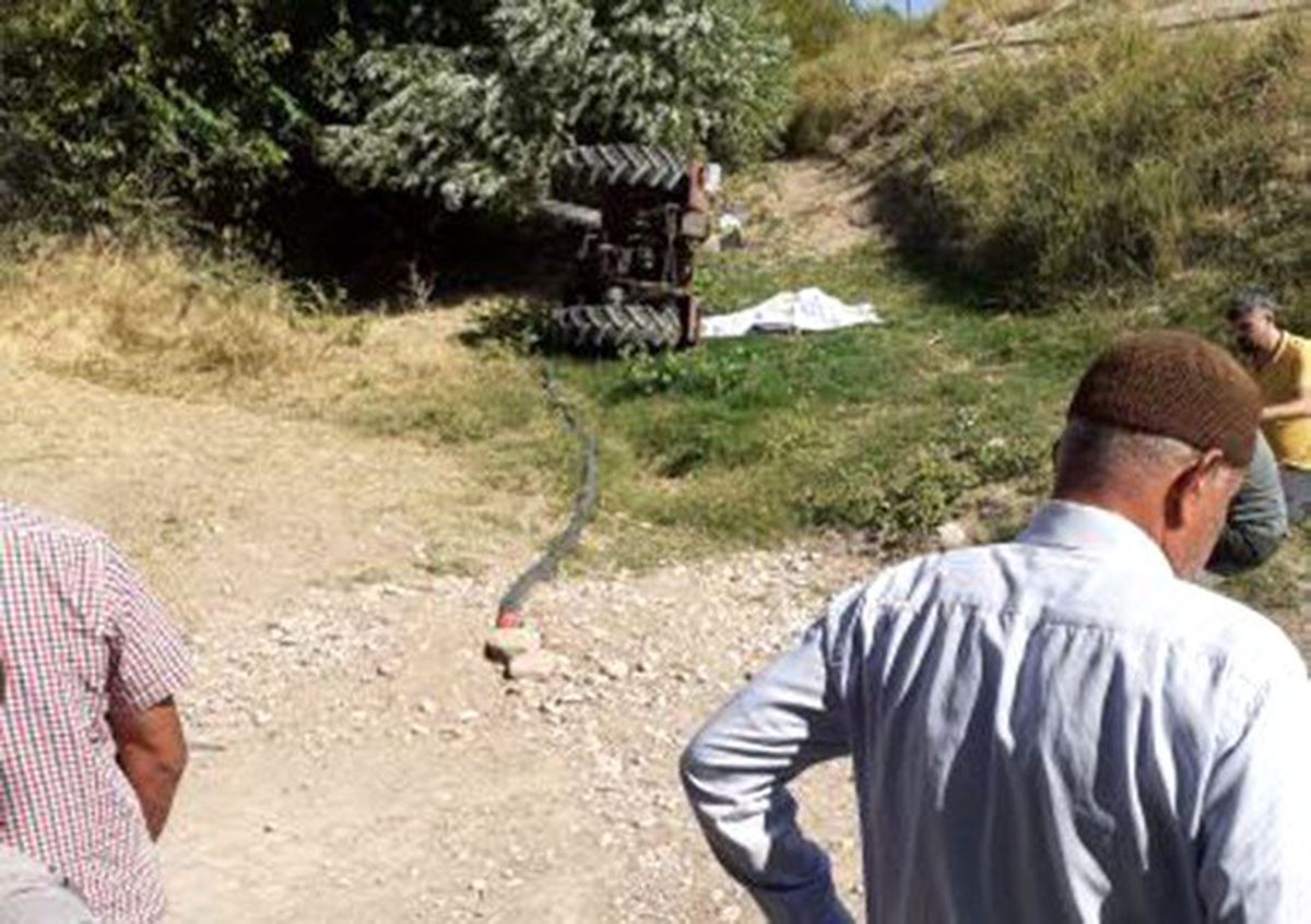 Traktörün altında kalan sürücü öldü