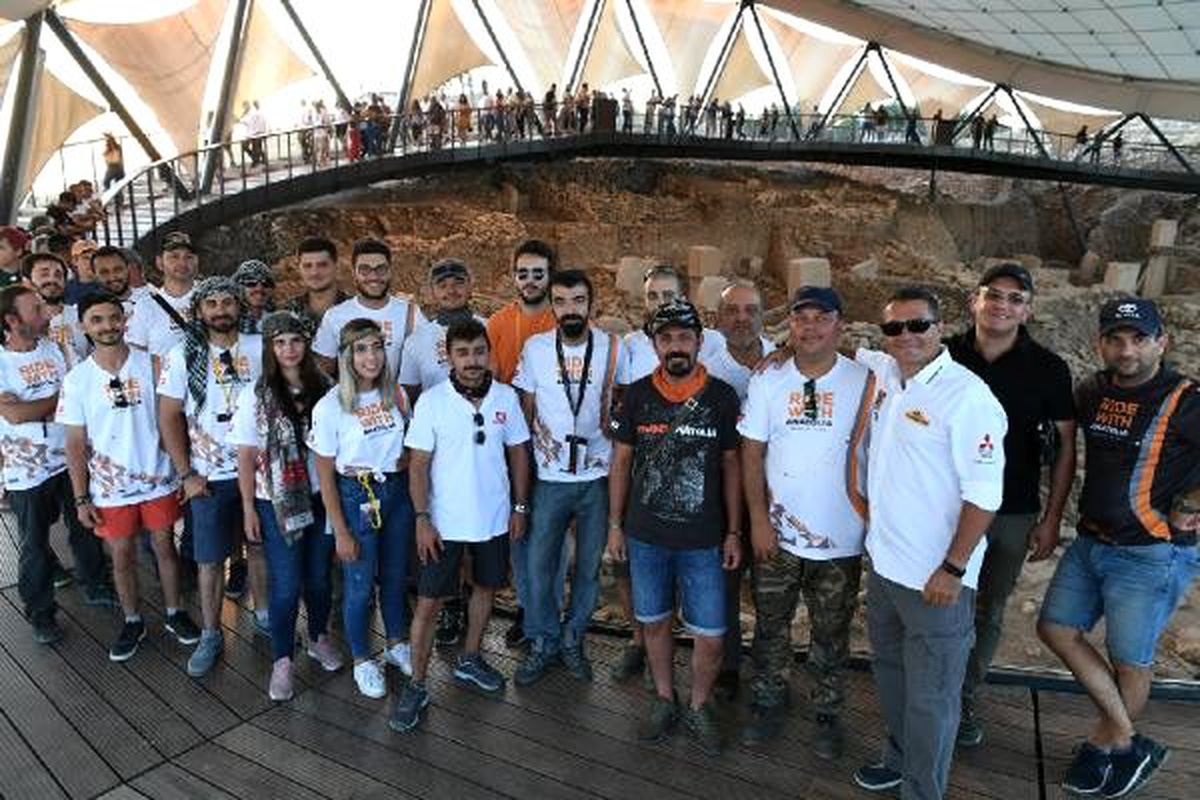 Transanatolia rally raid ekibi göbeklitepeyi gezdi