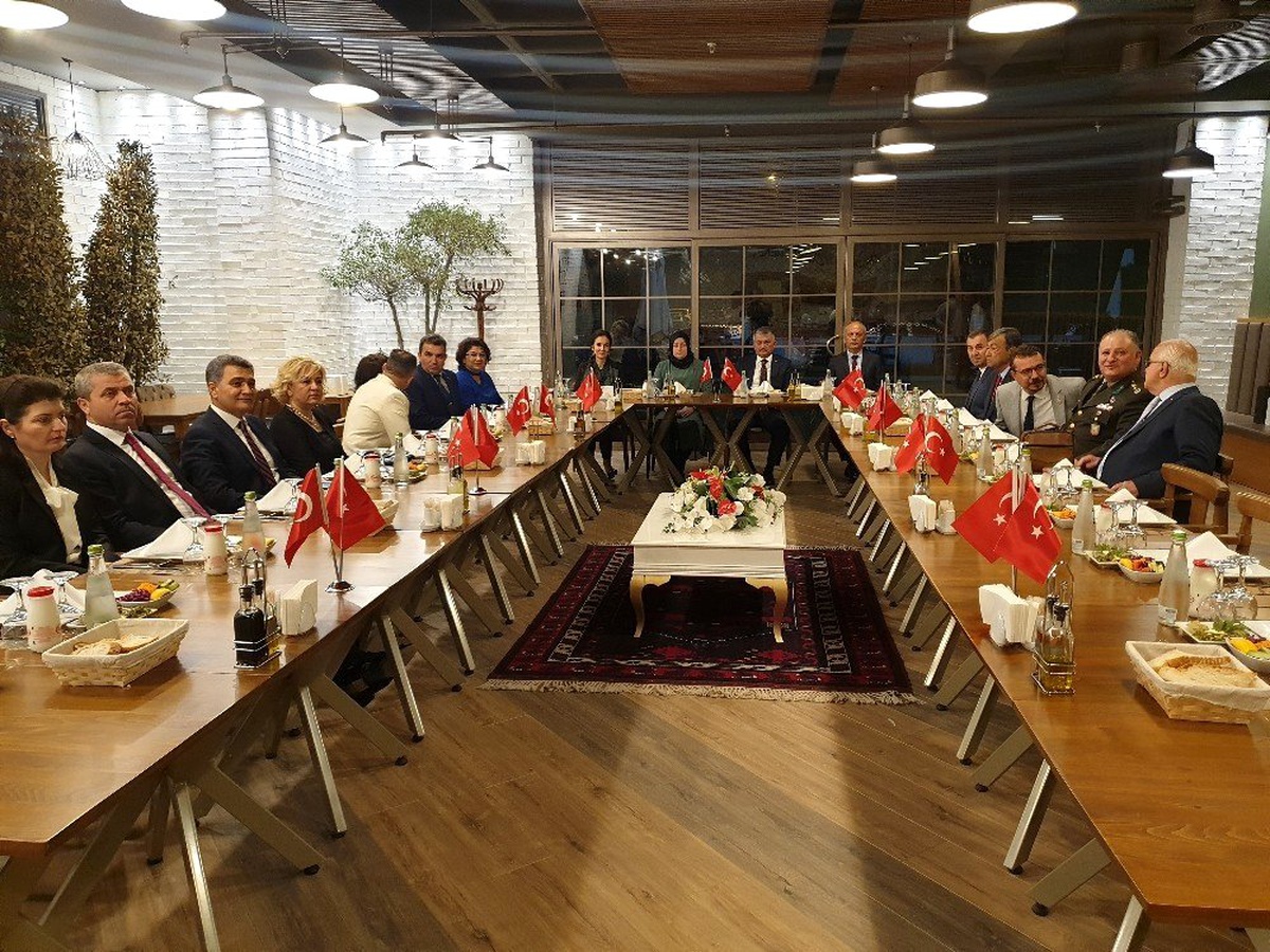Vali Yazıcı\'dan komutanlara veda yemeği