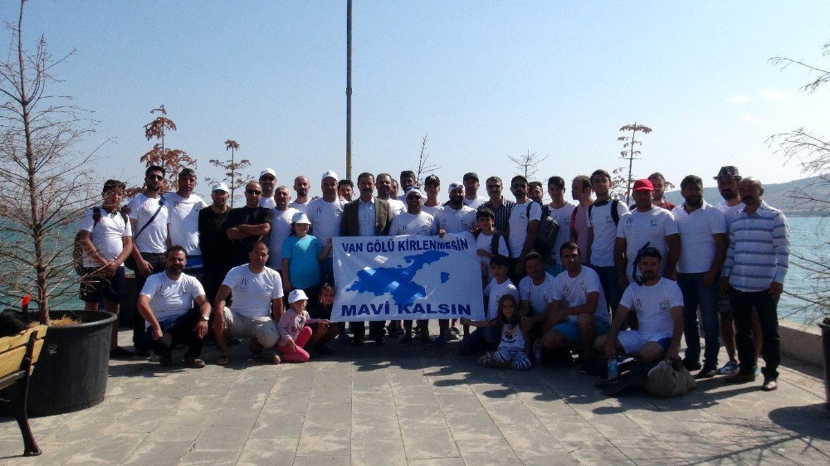 Van Gölü için gölde 5 kilometre kulaç attılar