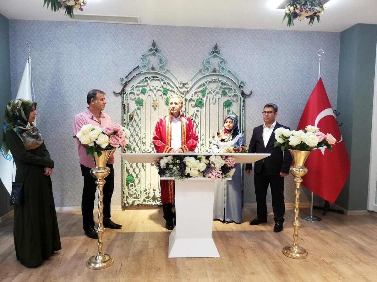 Yeni mekanda çiftlerin yüzü gülüyor