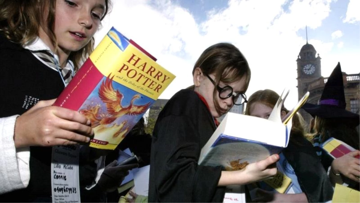ABD\'de Katolik okulu Harry Potter kitaplarını \'büyü\' içerdiği gerekçesiyle yasakladı
