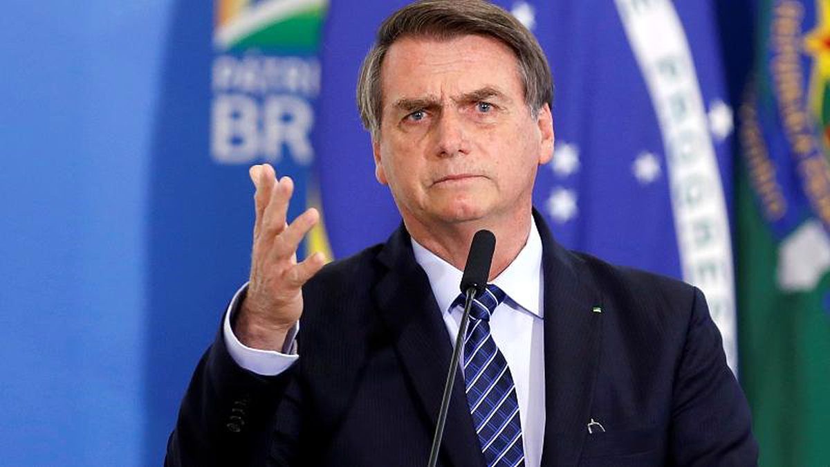 Amazonlar\'daki yangın krizi sonrası halkın Brezilya lideri Bolsonaro\'ya desteği dibe vurdu