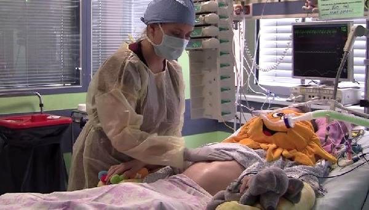 Annesinin beyin ölümünün gerçekleşmesinden 3,5 ay sonra doğdu