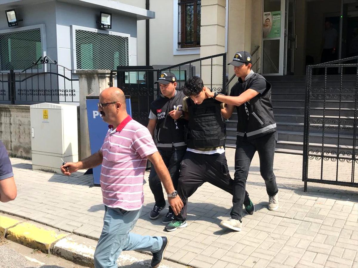Babasını keser ve bıçakla öldürdüğü iddiası
