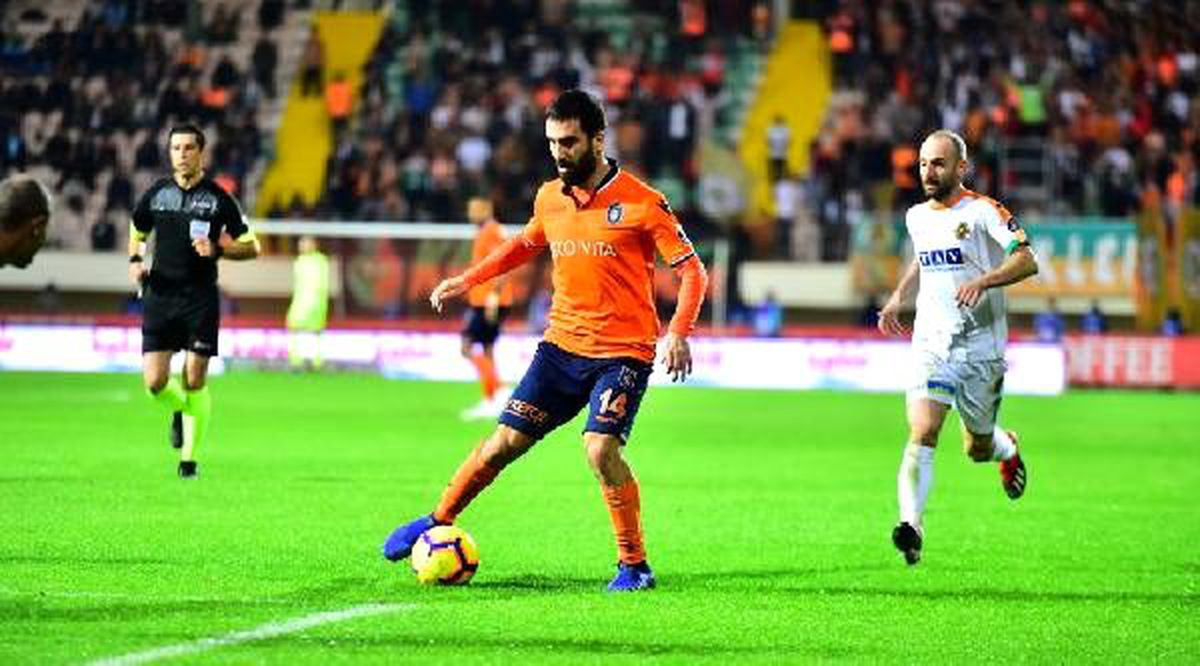 Başakşehir\'de arda turan, ücretinde indirime gitti