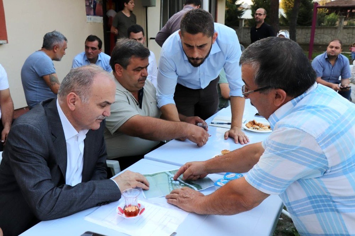 Başkan Özlü\'den vatandaşın ayağına giderek sorunları dinliyor