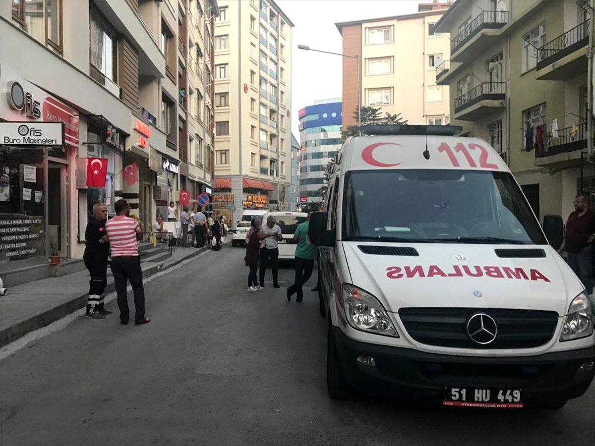 Boşanma aşamasındaki karısını öldürdü