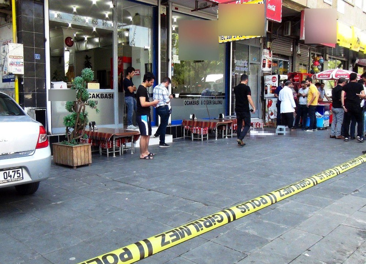 Diyarbakır\'daki park kavgasında ağır yaralanan şahıs hayatını kaybetti