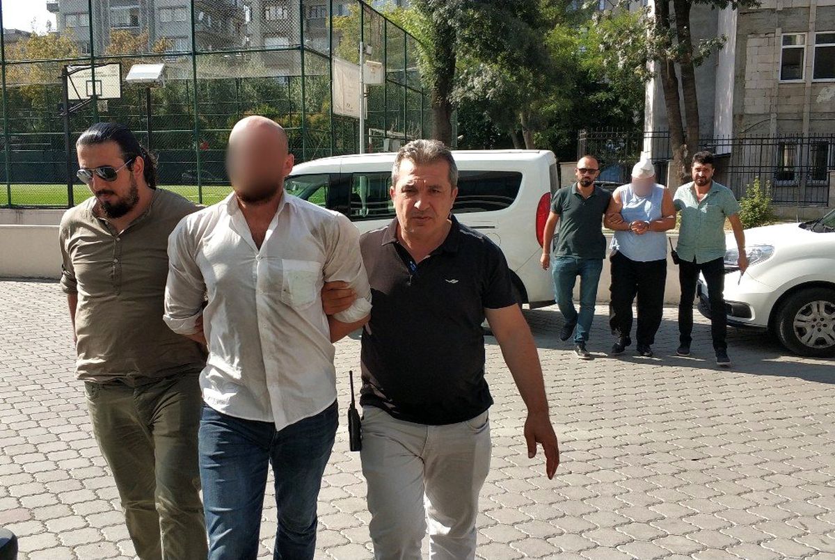Dur ihtarına uymayıp polisi aracıyla sürükledi