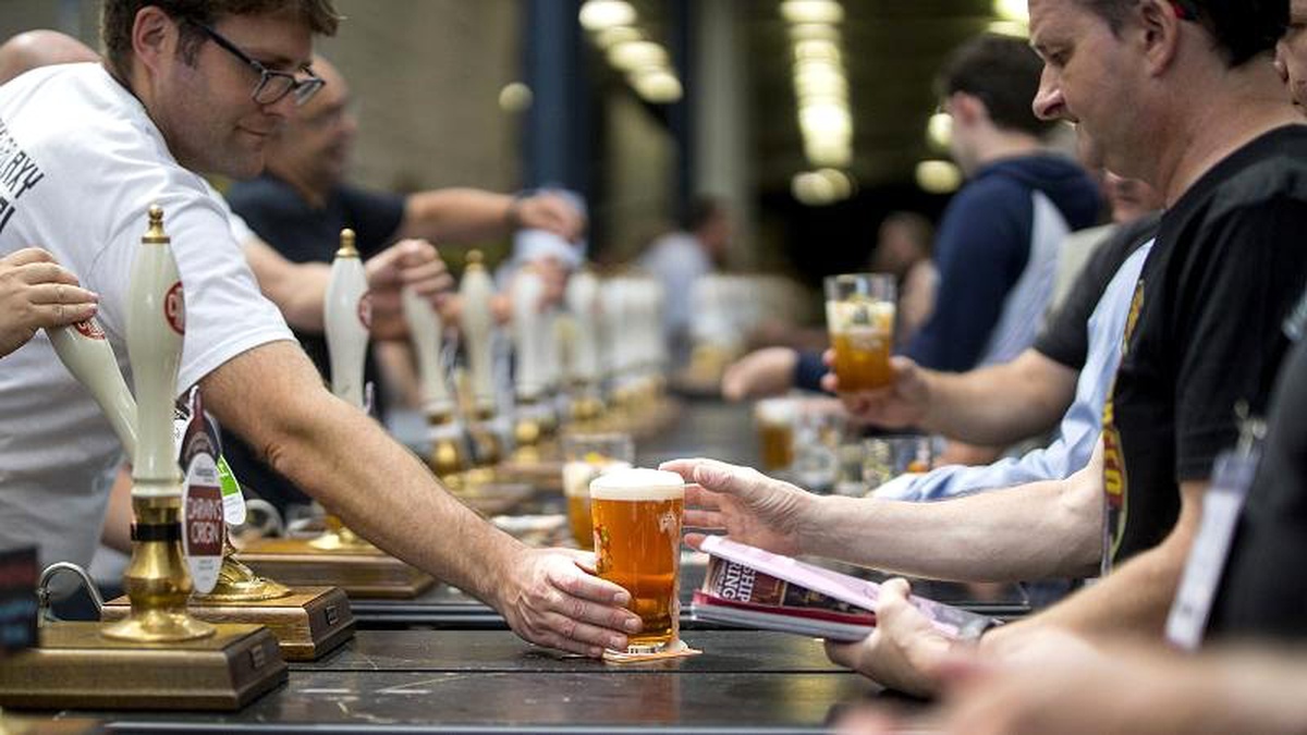 Efes, "Zilli Sally" ve "Delikanlı Henry" biralarının üretimini gelen tepkiler üzerine durdurdu