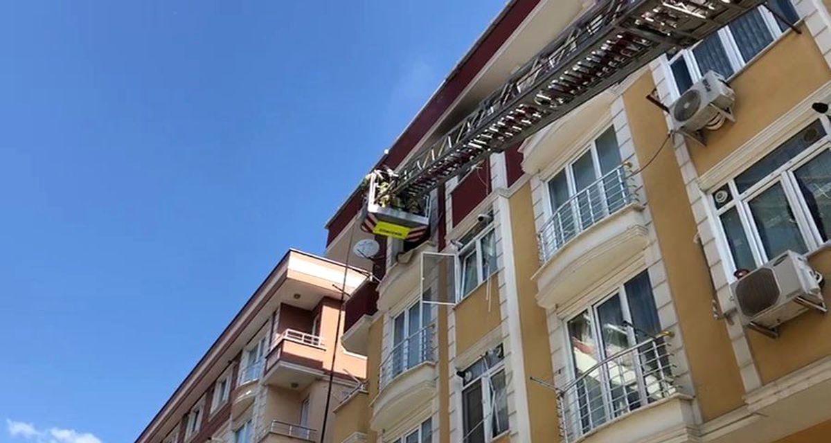 Esenyurt\'ta 4 katlı bir binanın 4\'üncü katında doğal gaz patlaması yaşandı.
