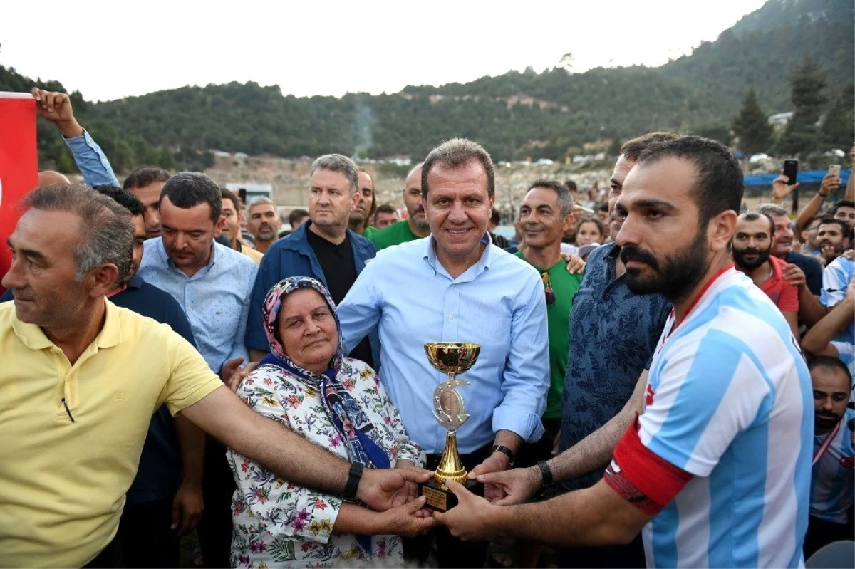 Fındıkpınarı Futbol Turnuvası\'nın şampiyonu Emirler