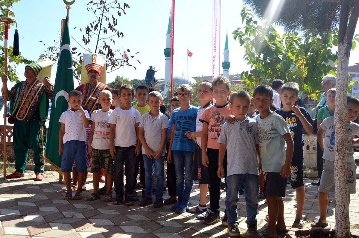 Geleceğin balıkçıları babalarının yanında yetişiyor