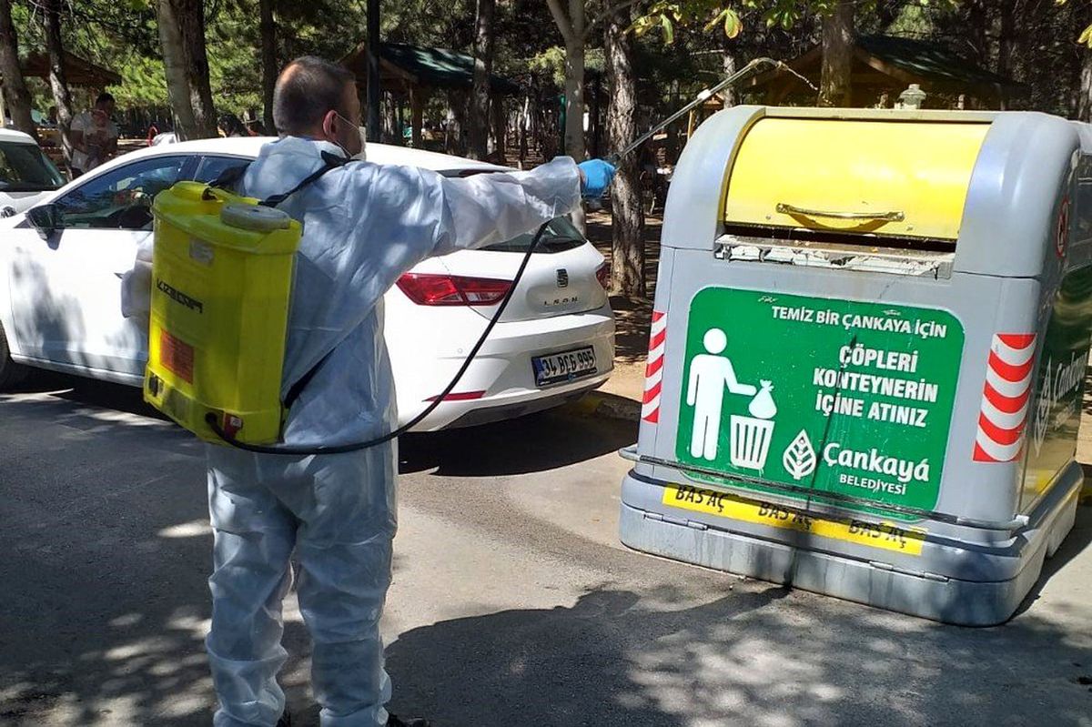 İlaçlama ekipleri iş başında