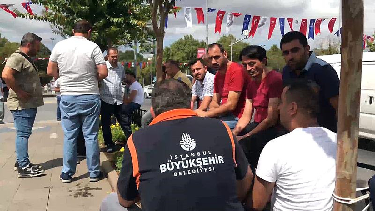 İstanbul Büyükşehir Belediyesi\'nden atılan işçiler tepkili: Sınavla girdik, AK Parti üyesi değiliz