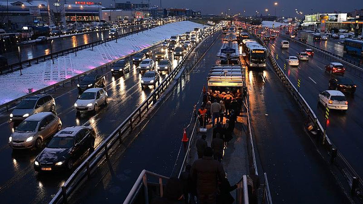 İstanbul\'da gece metrosunu 35 bin kişi kullandı