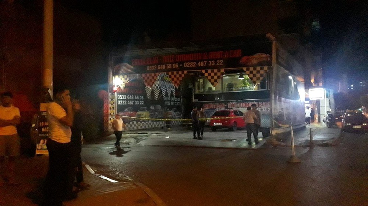 İzmir\'de oto yıkamacıda silahlı kavga: 1 ağır yaralı