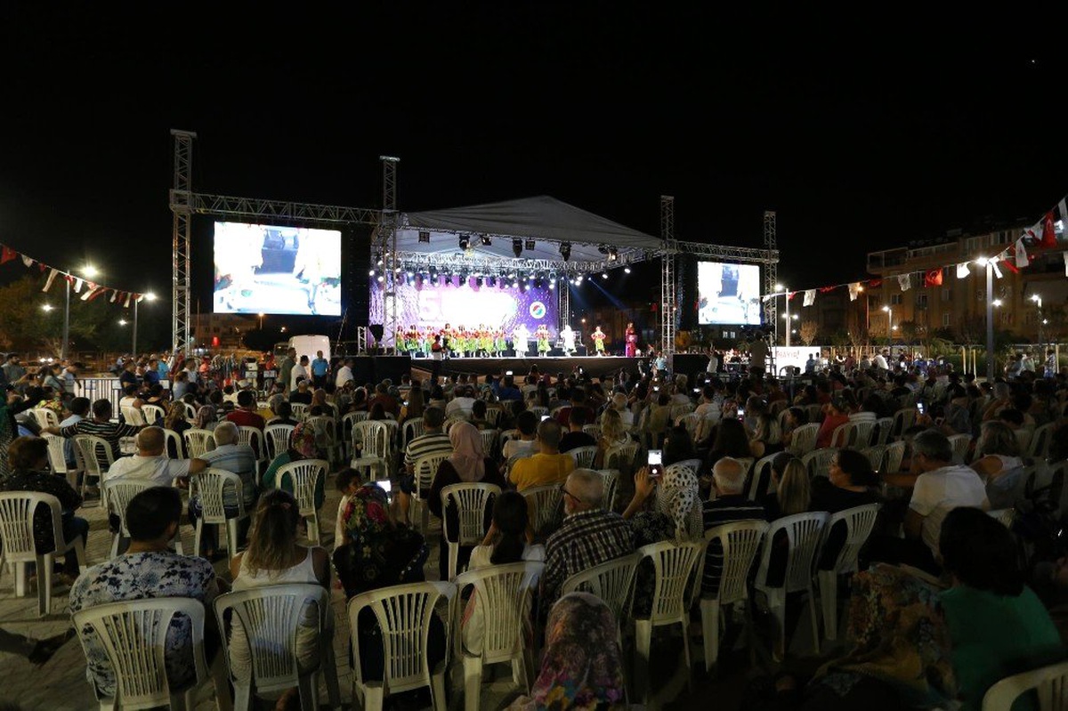 Kepez\'in folklor festivaline muhteşem gala