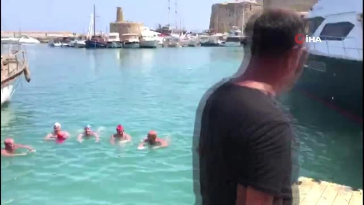 Mersin\'den Kıbrıs\'a yüzerek geldiler