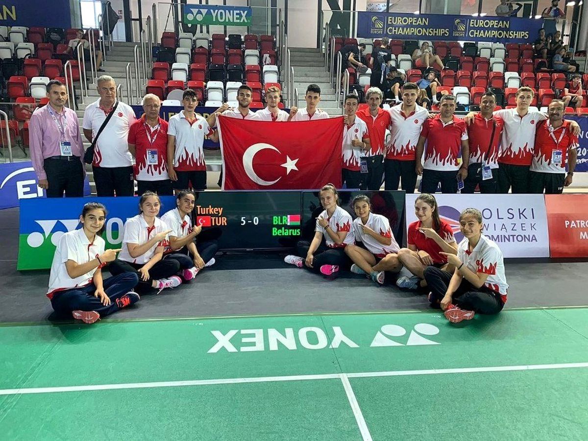 Milli badmintoncular Polonya\'da Türkiye\'yi temsil edecekler