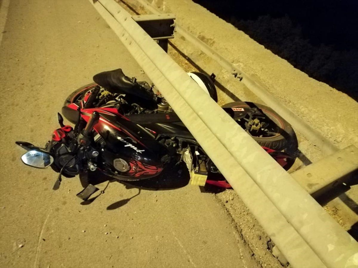 Muğla\'da motosiklet bariyere çarptı: 1 ölü, 1 yaralı