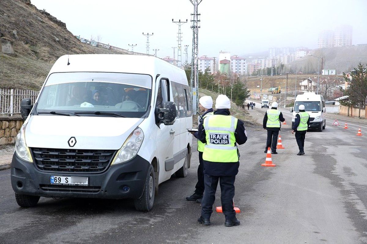 Okul servis araçlarında mevzuata uymayan servis şoförlerinin özel izin belgeleri iptal edilecek