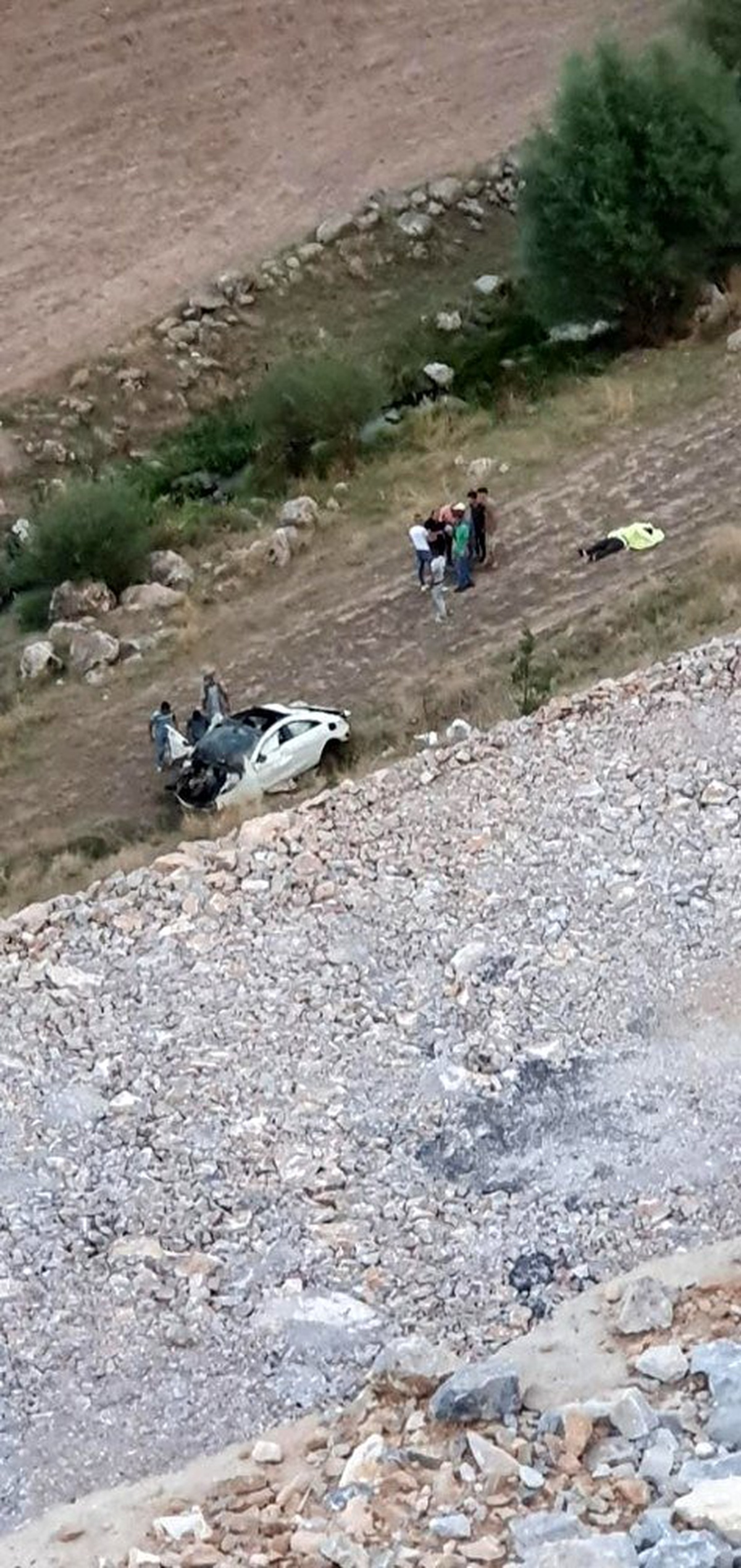 Otomobil 170 metrelik uçuruma yuvarlandı: 1 ölü, 1 yaralı