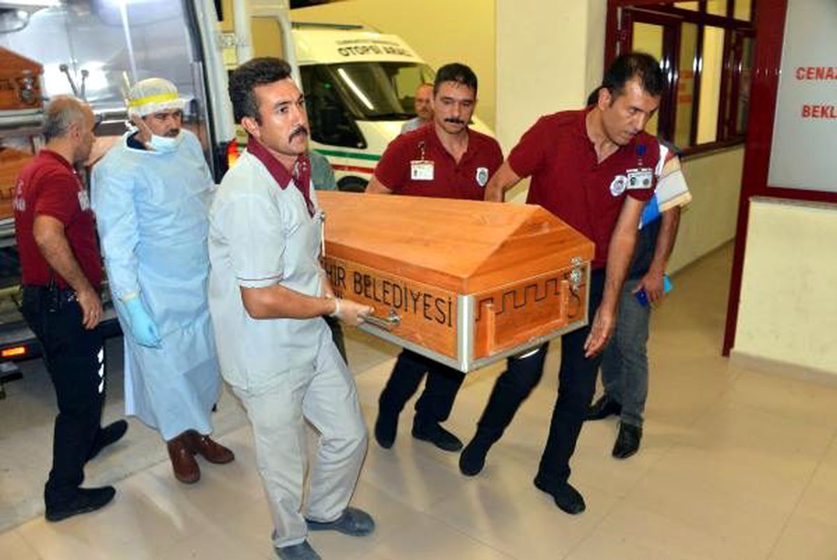 Otomobil dereye devrildi: 3 ölü, 5 yaralı (3)