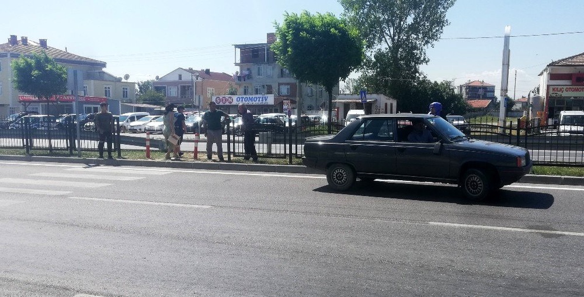 Otomobilin çarptığı yaya yaralandı