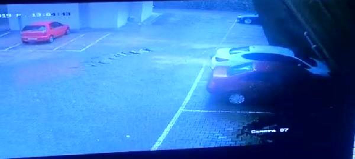 Rize\'de sitenin istinat duvarı çöktü; 4 araç toprak altına kaldı (2)