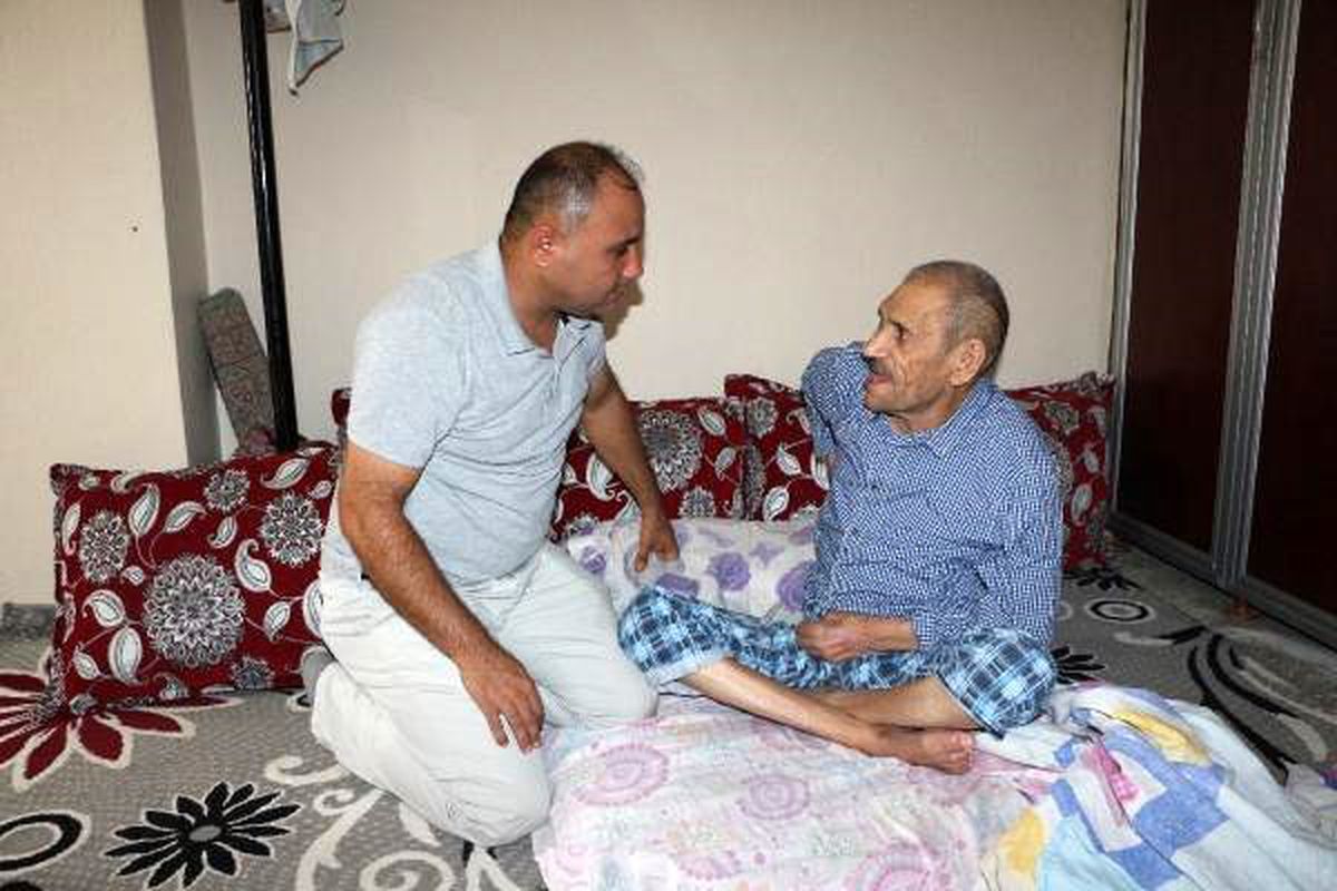 Şarkı yaptığı babasını klibinde de oynattı